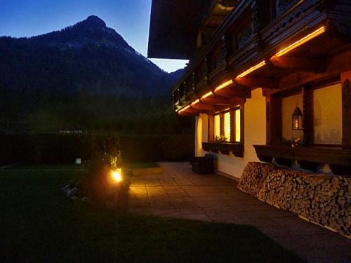 a building with a patio with a view of a mountain at Abis Ferienwohnung Salzkammergut in Strobl