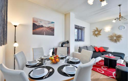 a dining room with a table and chairs in a living room at Stunning Home In Gornje Stative in Gornje Stative
