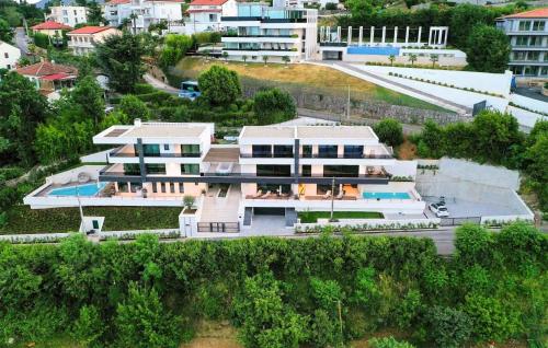 an aerial view of a house with a swimming pool at 2 Bedroom Nice Home In Icici in Ičići