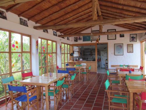 Un restaurante o sitio para comer en Hotel Ecoposada Viña de Aldana