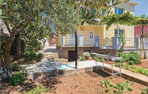 Two-Bedroom Holiday Home In Zadar
