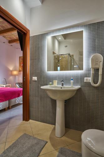 a bathroom with a sink and a mirror at kis inn affitacamere guesthouse in Rome
