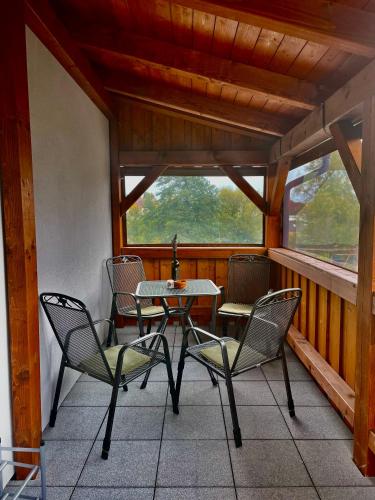 Balkón nebo terasa v ubytování Apartmány U rybníků