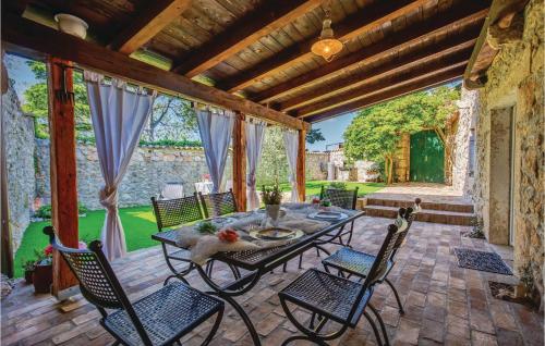 Awesome Home In Novi Vinodolski With Wifi