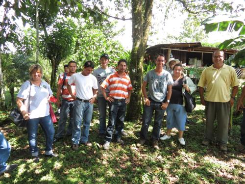 a group of people posing for a picture at Vocaré Finca Agroecológica in Upala