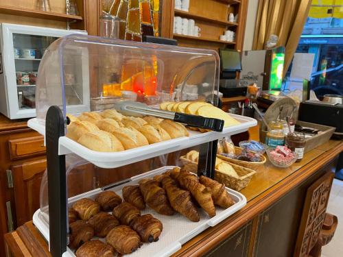 a display case with bread and pastries on a counter at Balzac Hôtel Restaurant in Fougères