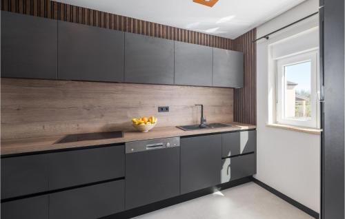 Three-Bedroom Holiday Home In Porec