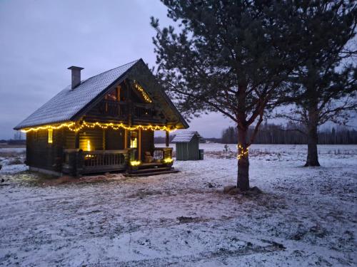 L'établissement Tirtsu puhkemaja en hiver