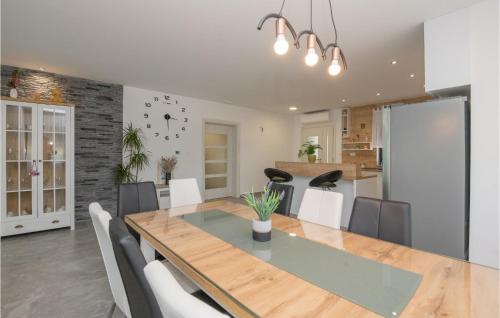 a dining room with a wooden table and chairs at Gorgeous Home In Grubine in Grubine