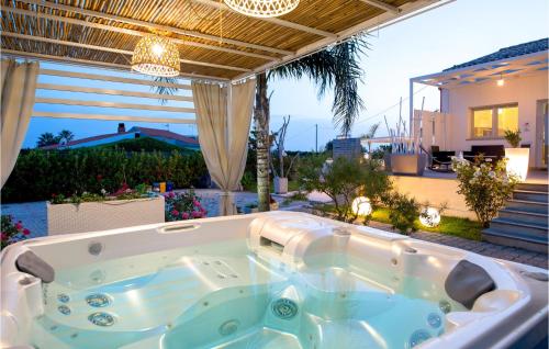 Πισίνα στο ή κοντά στο Gorgeous Home In Marina Di Ragusa