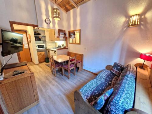 Photo de la galerie de l'établissement Charmant 2 Pièces pour 4 Personnes avec Balcon en Plein Coeur de Modane, 25m² - FR-1-265-205, à Valfréjus