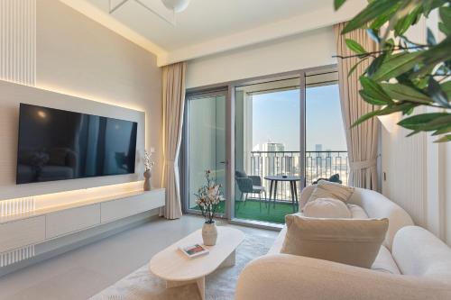 Bright and Exquisite 1-Bedroom in Downtown views 2