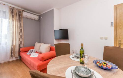 Beautiful Apartment In Biograd Na Moru With Wifi