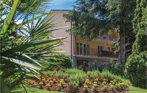 2 Bedroom Nice Apartment In Pula