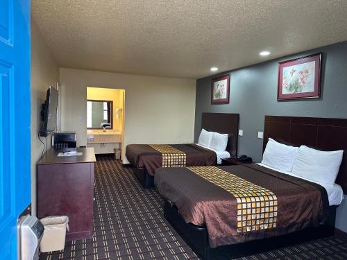 Ένα ή περισσότερα κρεβάτια σε δωμάτιο στο Executive Inn & Suites Prescott