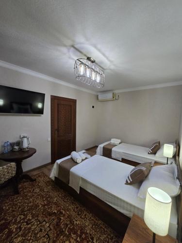 Ένα ή περισσότερα κρεβάτια σε δωμάτιο στο Shukran hotel