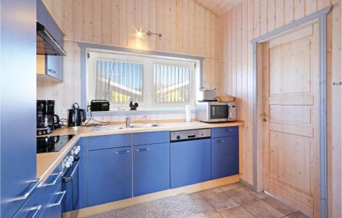 Η κουζίνα ή μικρή κουζίνα στο 2 Bedroom Nice Home In Rechlin
