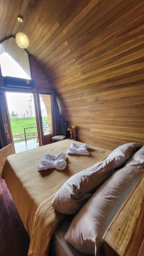 Postel nebo postele na pokoji v ubytování Arenal 360 Lodge