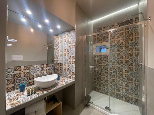 Ένα μπάνιο στο D'Angiò Rooms-Manfredi Homes&Villas