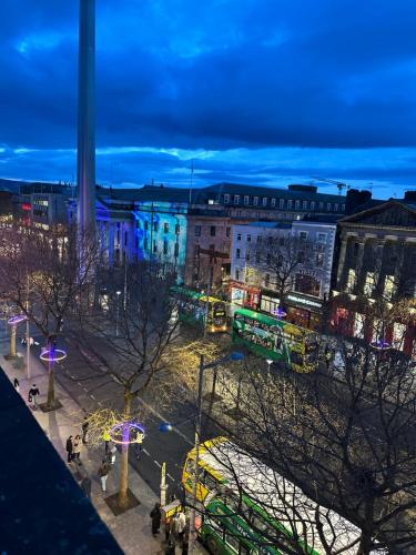 a city at night with buses at Modern 2-Bedroom Apartment-Dublin City in Dublin
