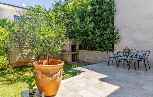 Awesome Apartment In Pula With Wifi