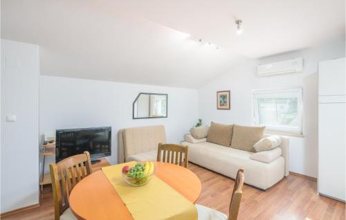 Cozy Apartment In Malinska Dubasnica