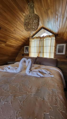 Postel nebo postele na pokoji v ubytování Arenal 360 Lodge