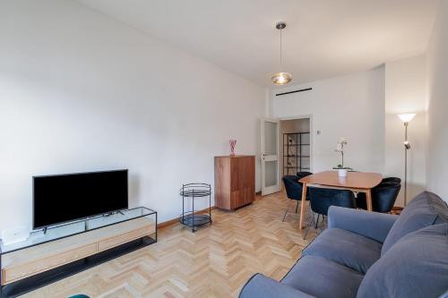 Central Station 3 Bedrooms & 2 Bathrooms - B Home