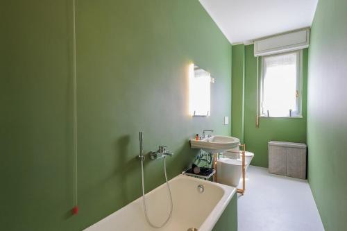 Central Station 3 Bedrooms & 2 Bathrooms - B Home