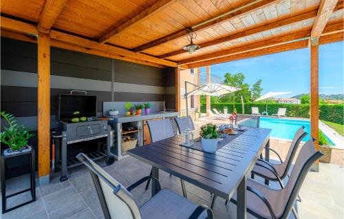 Gorgeous Home In Labin