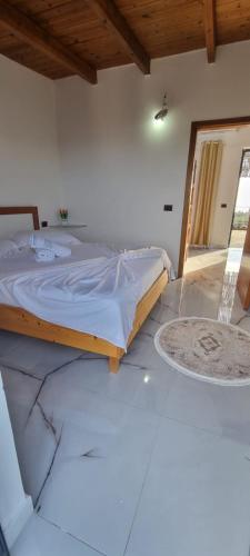 Una cama o camas en una habitación de Hotel Restorant Olti