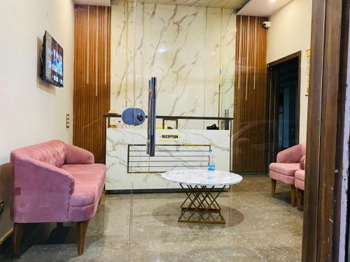 Ruang duduk di RY Luxuries hotel