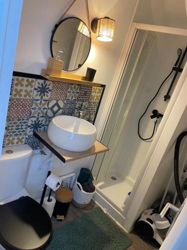 Un baño de Un cocon au Presbytère avec place de parking voiture gratuite