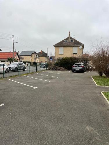 Galería fotográfica de Un cocon au Presbytère avec place de parking voiture gratuite en Caen