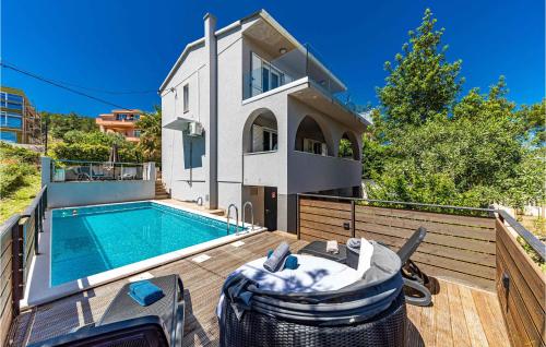 Bazén v ubytovaní Gorgeous Home In Trogir With Jacuzzi alebo v jeho blízkosti