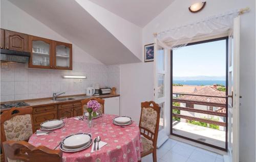 een keuken met een tafel en een tafelkleed bij Three-Bedroom Apartment In Supetar in Supetar