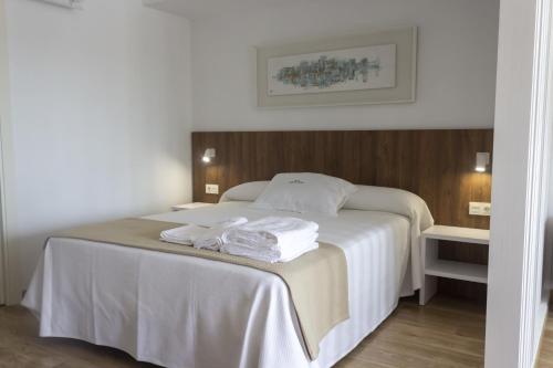 Postel nebo postele na pokoji v ubytování Alén de Louro - Apartamento 2 Area Maior