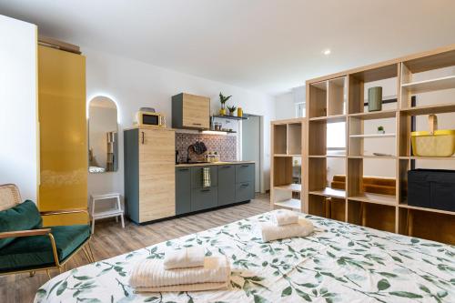Postel nebo postele na pokoji v ubytování Casa Bebe & Gardens