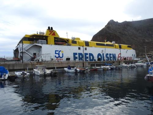 Afbeelding uit fotogalerij van Sailingboat, next to ferry in Santa Cruz de la Palma