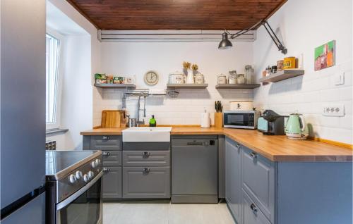 2 Bedroom Gorgeous Home In Labin