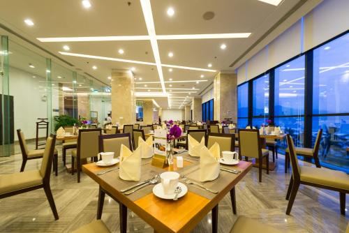 Restaurace v ubytování Grand Tourane Hotel Da Nang