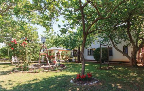 2 Bedroom Amazing Apartment In Pula