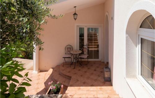 Lovely Apartment In Dramalj With Wifi