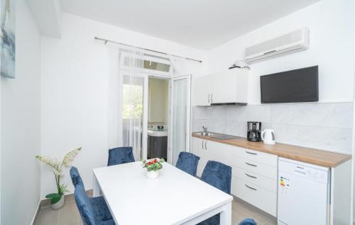 3 Bedroom Gorgeous Apartment In Dubrovnik