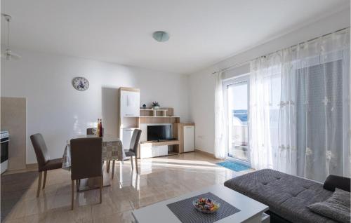 Kuchyň nebo kuchyňský kout v ubytování One-Bedroom Apartment Klek With Sea View 02