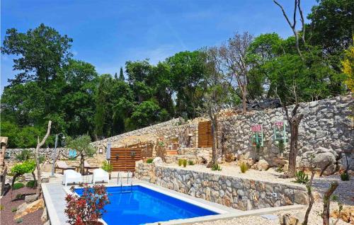 Bazén v ubytovaní Nice Home In Cres With Wifi alebo v jeho blízkosti