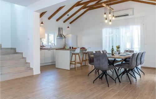 Gorgeous Home In Sibenik