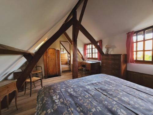 Katil atau katil-katil dalam bilik di Authentique Maison Normande de village