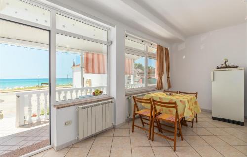 Kuchyň nebo kuchyňský kout v ubytování Pet Friendly Apartment In Zambratija