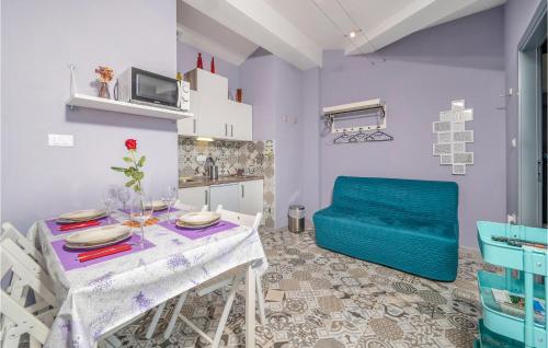 1 Bedroom Gorgeous Apartment In Gondolici